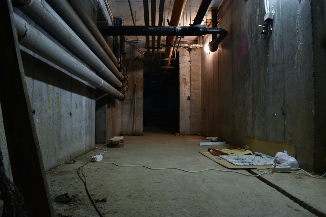A side-by-side photo concept showing slab, crawlspace, and basement foundation types with labels and typical use cases